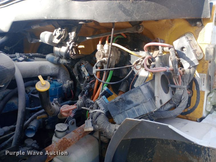 image for item EN8657 2007 International 4300 SBA flatbed truck