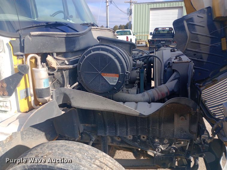 image for item EN8657 2007 International 4300 SBA flatbed truck