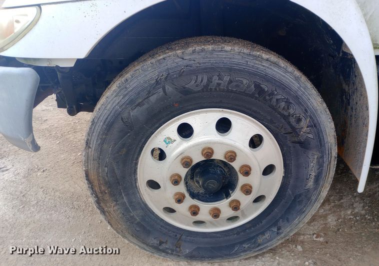 image for item EN8657 2007 International 4300 SBA flatbed truck