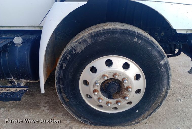 image for item EN8657 2007 International 4300 SBA flatbed truck