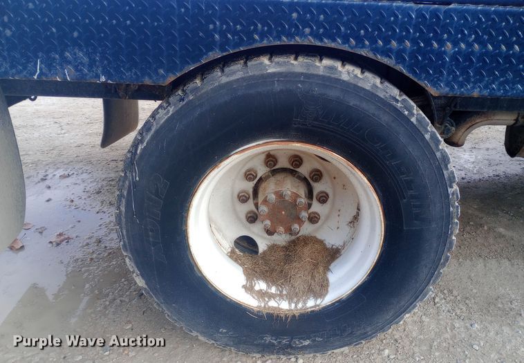 image for item EN8657 2007 International 4300 SBA flatbed truck