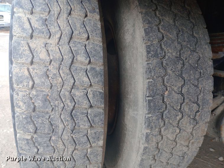 image for item EN8657 2007 International 4300 SBA flatbed truck