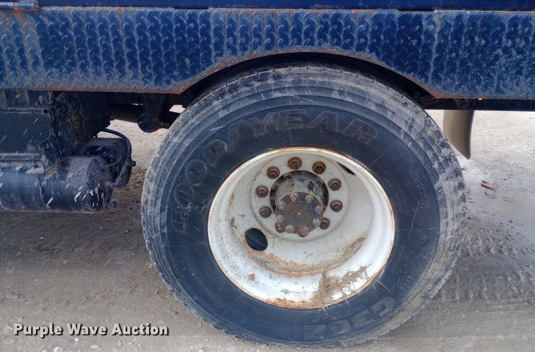 image for item EN8657 2007 International 4300 SBA flatbed truck