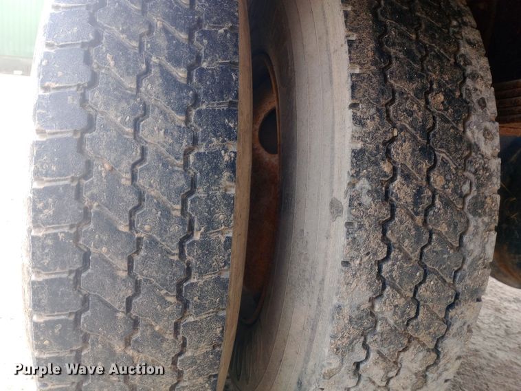 image for item EN8657 2007 International 4300 SBA flatbed truck