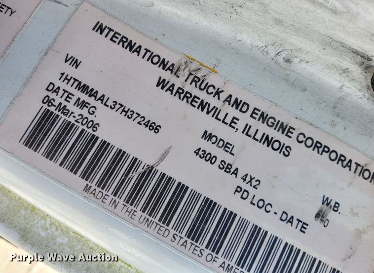 image for item EN8657 2007 International 4300 SBA flatbed truck