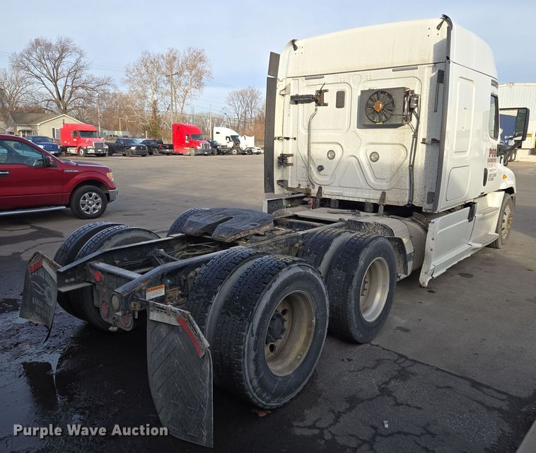 image for item EQ3863 2014 Freightliner Cascadia  semi truck