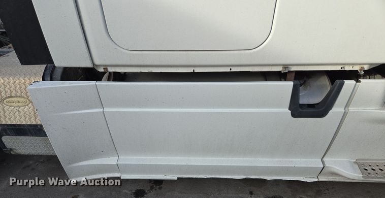 image for item EQ3863 2014 Freightliner Cascadia  semi truck