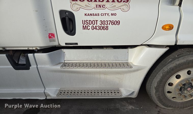 image for item EQ3863 2014 Freightliner Cascadia  semi truck