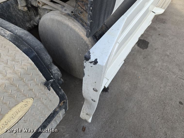 image for item EQ3863 2014 Freightliner Cascadia  semi truck