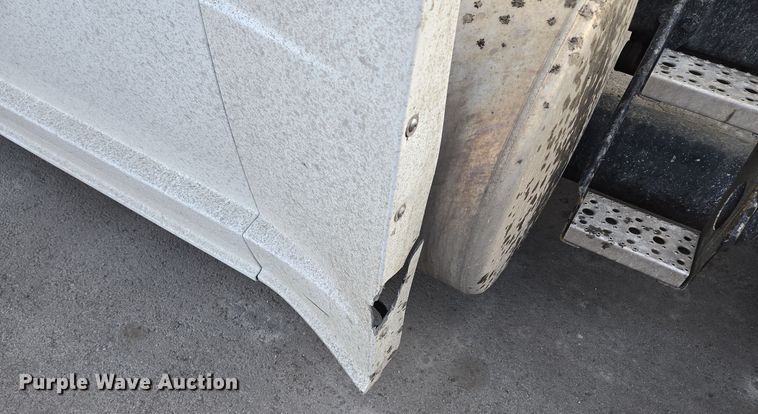 image for item EQ3863 2014 Freightliner Cascadia  semi truck