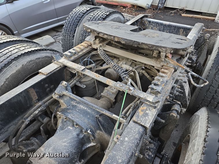 image for item EQ3863 2014 Freightliner Cascadia  semi truck