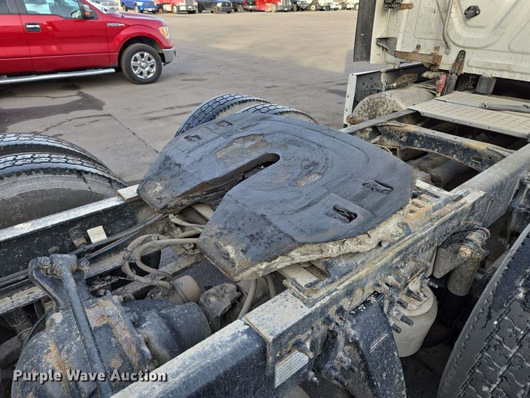 image for item EQ3863 2014 Freightliner Cascadia  semi truck