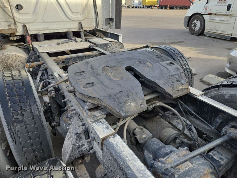 image for item EQ3863 2014 Freightliner Cascadia  semi truck