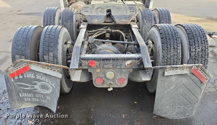 image for item EQ3863 2014 Freightliner Cascadia  semi truck