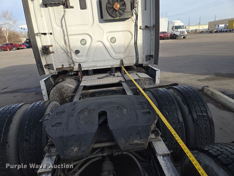 image for item EQ3863 2014 Freightliner Cascadia  semi truck