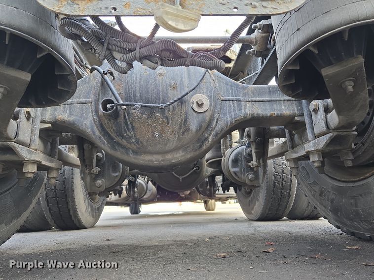 image for item EQ3863 2014 Freightliner Cascadia  semi truck