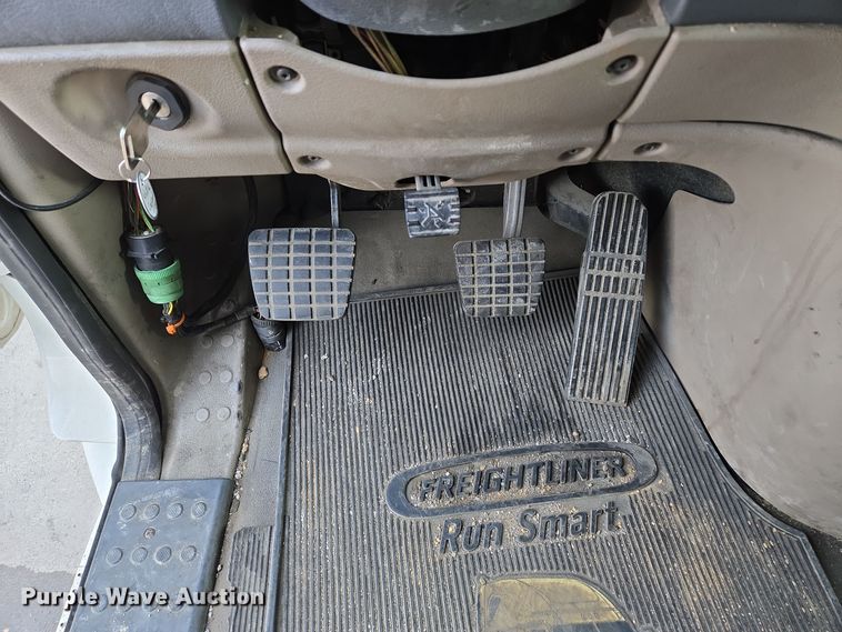 image for item EQ3863 2014 Freightliner Cascadia  semi truck