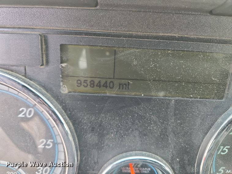 image for item EQ3863 2014 Freightliner Cascadia  semi truck