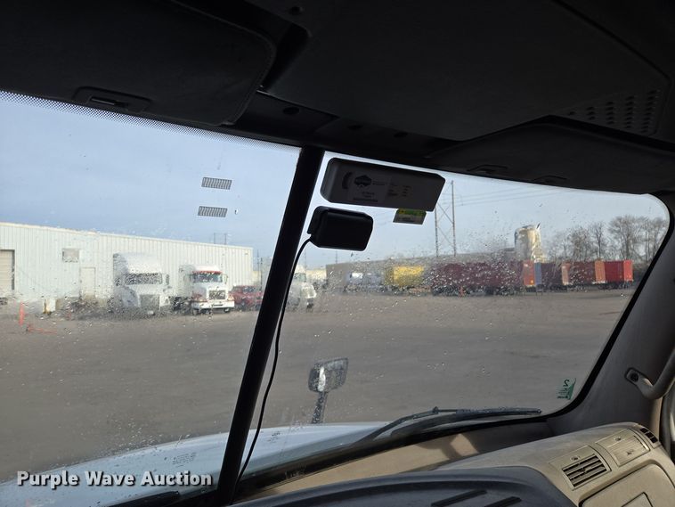 image for item EQ3863 2014 Freightliner Cascadia  semi truck