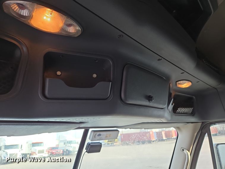 image for item EQ3863 2014 Freightliner Cascadia  semi truck