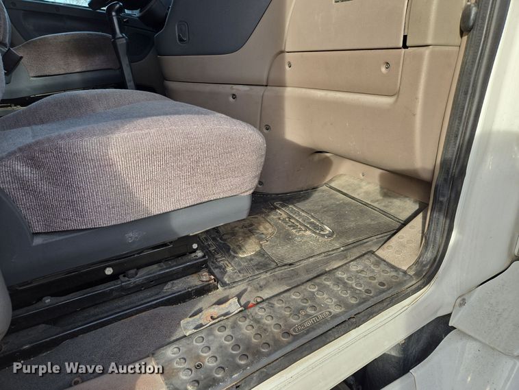 image for item EQ3863 2014 Freightliner Cascadia  semi truck