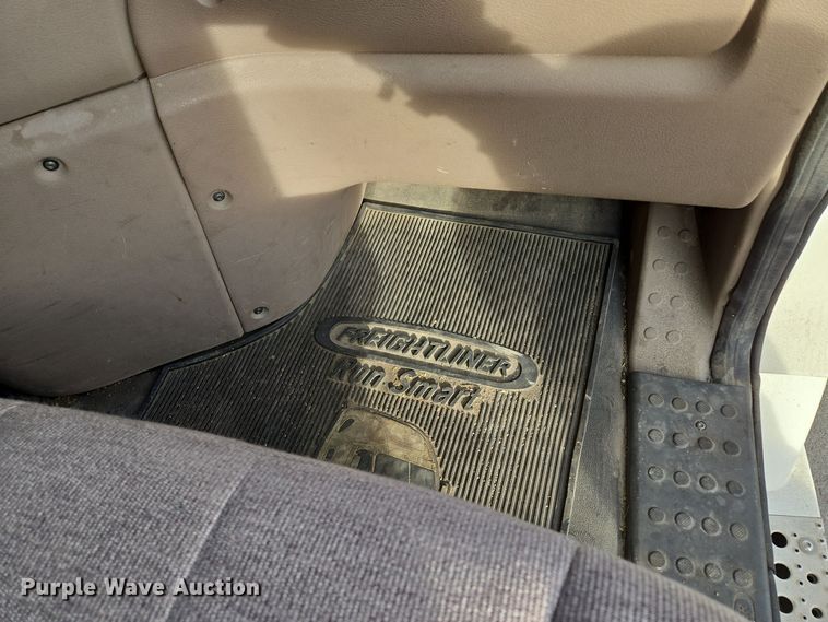 image for item EQ3863 2014 Freightliner Cascadia  semi truck