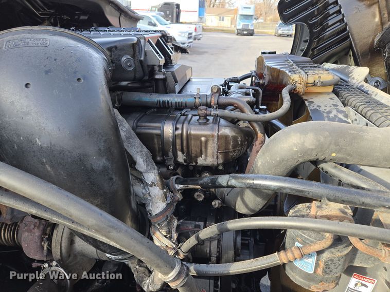 image for item EQ3863 2014 Freightliner Cascadia  semi truck