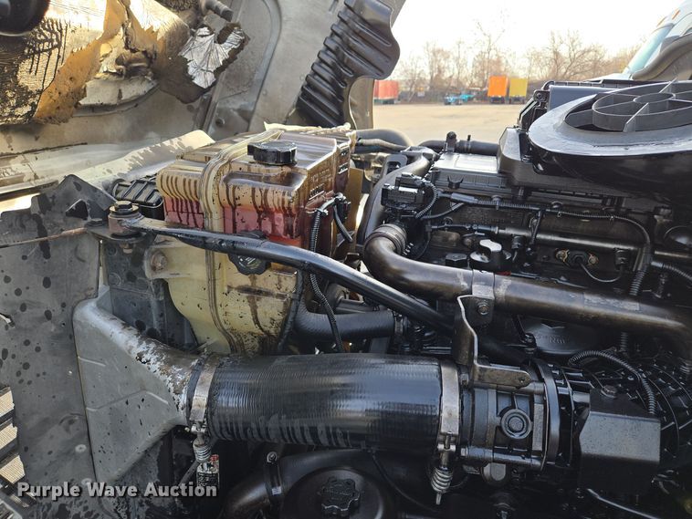 image for item EQ3863 2014 Freightliner Cascadia  semi truck