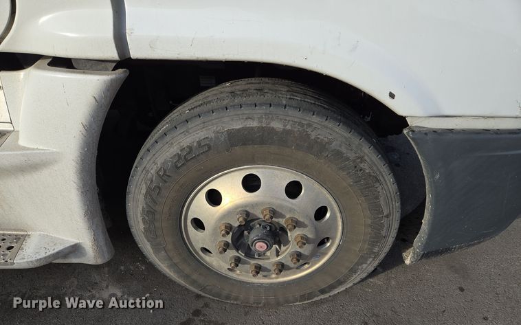 image for item EQ3863 2014 Freightliner Cascadia  semi truck