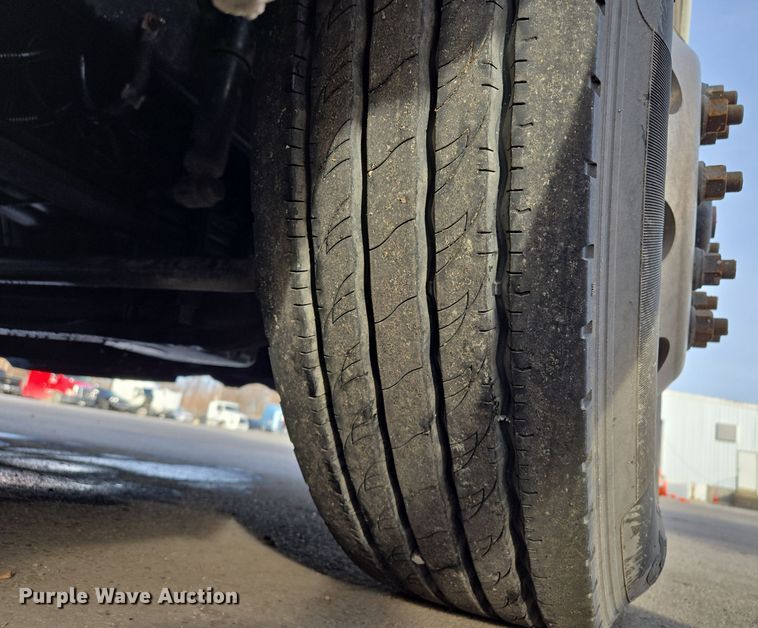 image for item EQ3863 2014 Freightliner Cascadia  semi truck