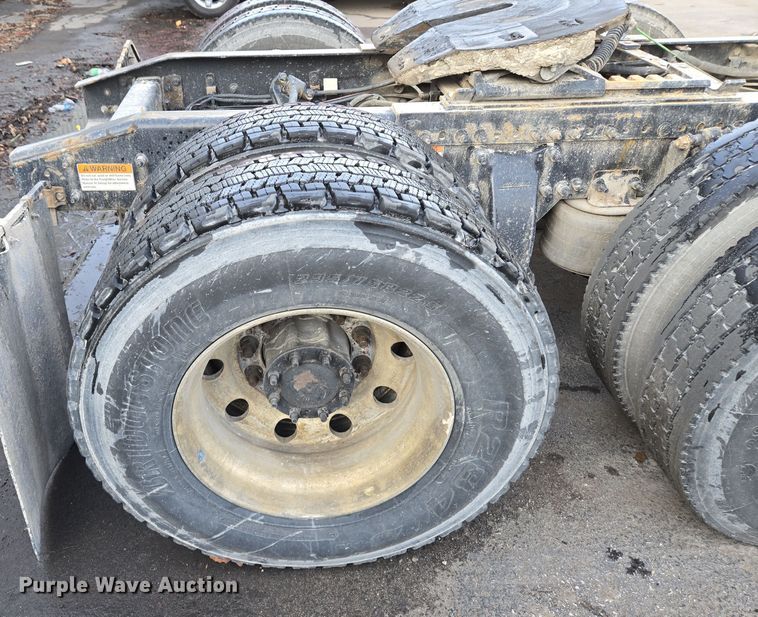 image for item EQ3863 2014 Freightliner Cascadia  semi truck