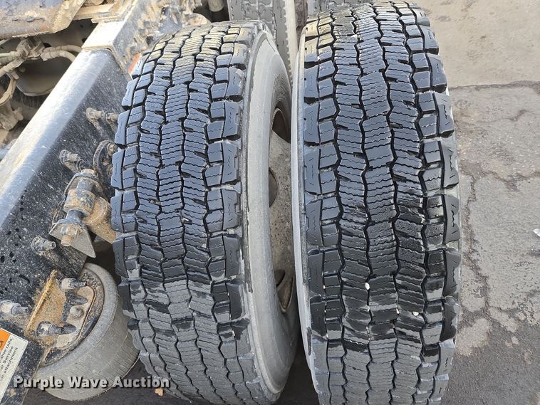 image for item EQ3863 2014 Freightliner Cascadia  semi truck