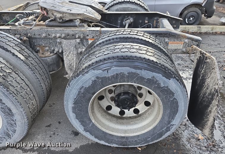 image for item EQ3863 2014 Freightliner Cascadia  semi truck