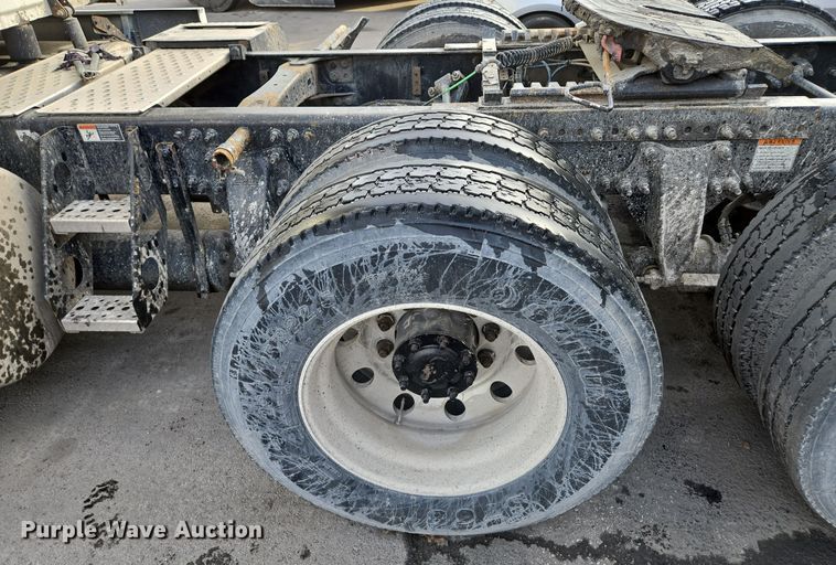 image for item EQ3863 2014 Freightliner Cascadia  semi truck