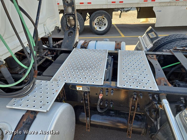 image for item EQ3883 2016 Freightliner  Cascadia semi truck