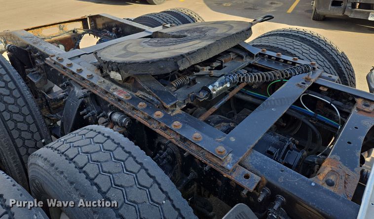 image for item EQ3883 2016 Freightliner  Cascadia semi truck