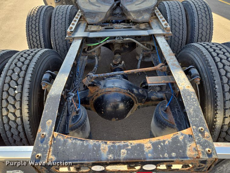 image for item EQ3883 2016 Freightliner  Cascadia semi truck