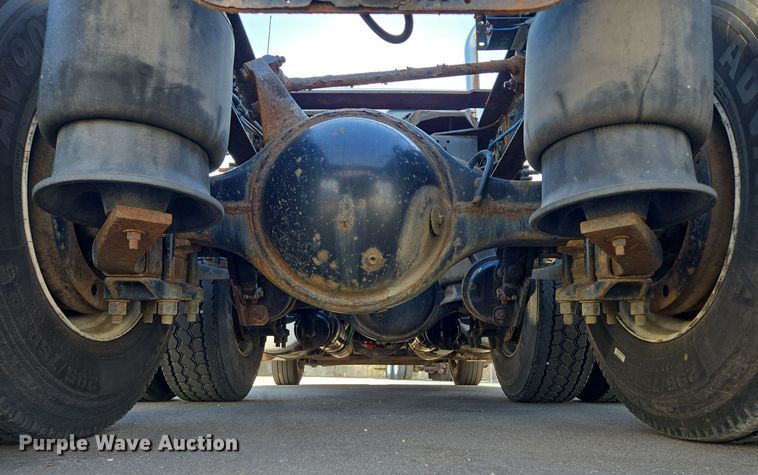 image for item EQ3883 2016 Freightliner  Cascadia semi truck