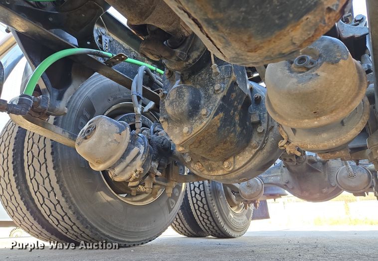 image for item EQ3883 2016 Freightliner  Cascadia semi truck