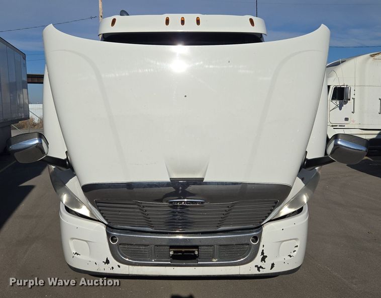 image for item EQ3883 2016 Freightliner  Cascadia semi truck