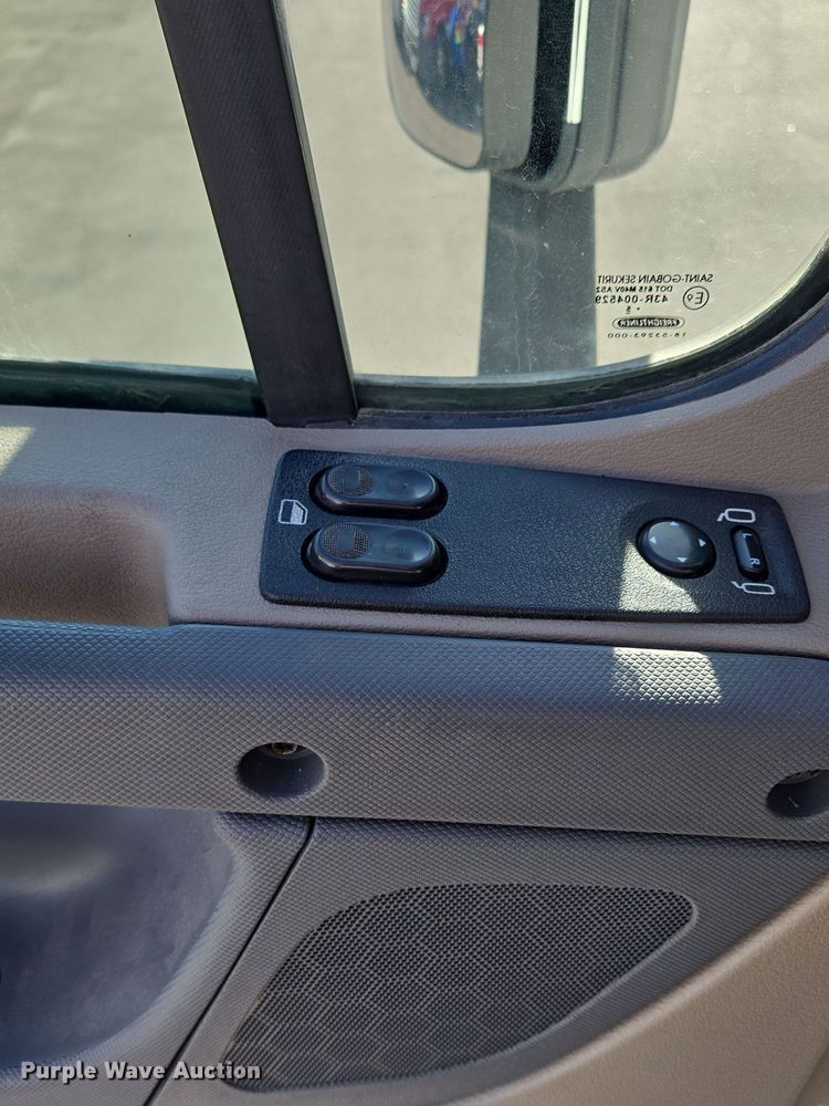 image for item EQ3883 2016 Freightliner  Cascadia semi truck