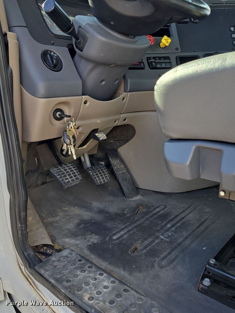 image for item EQ3883 2016 Freightliner  Cascadia semi truck