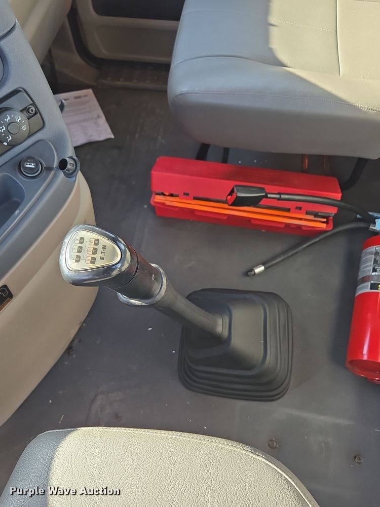 image for item EQ3883 2016 Freightliner  Cascadia semi truck