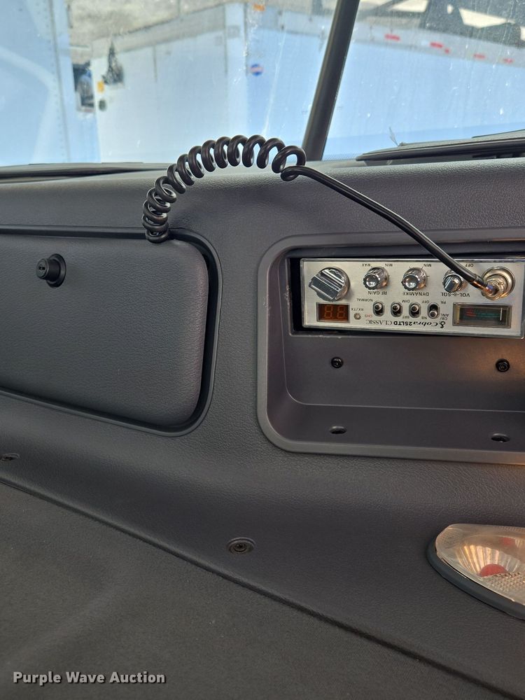 image for item EQ3883 2016 Freightliner  Cascadia semi truck