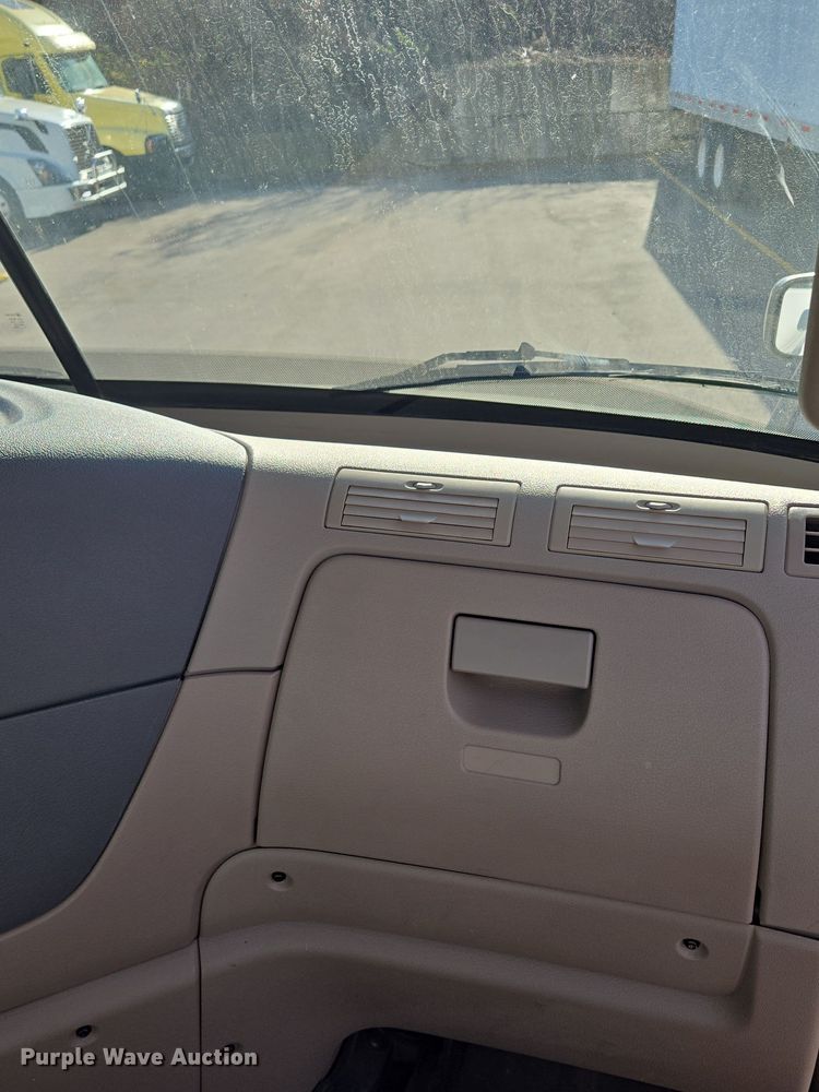 image for item EQ3883 2016 Freightliner  Cascadia semi truck