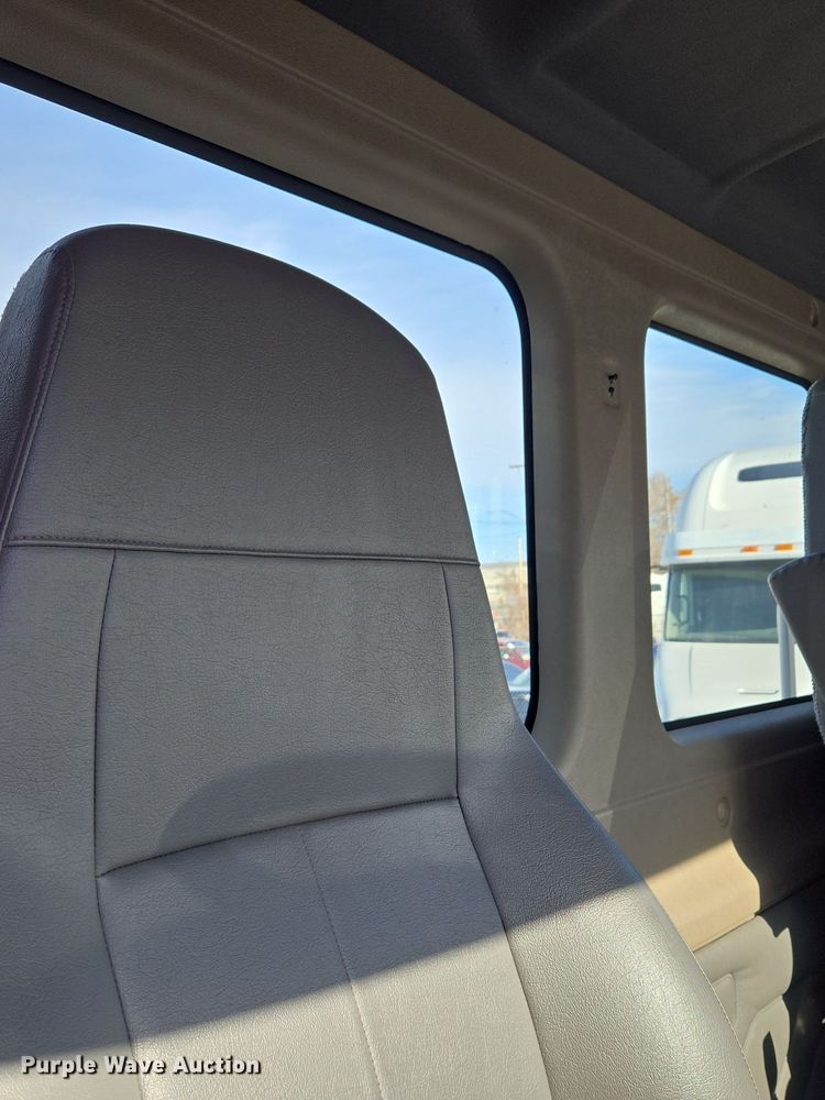 image for item EQ3883 2016 Freightliner  Cascadia semi truck