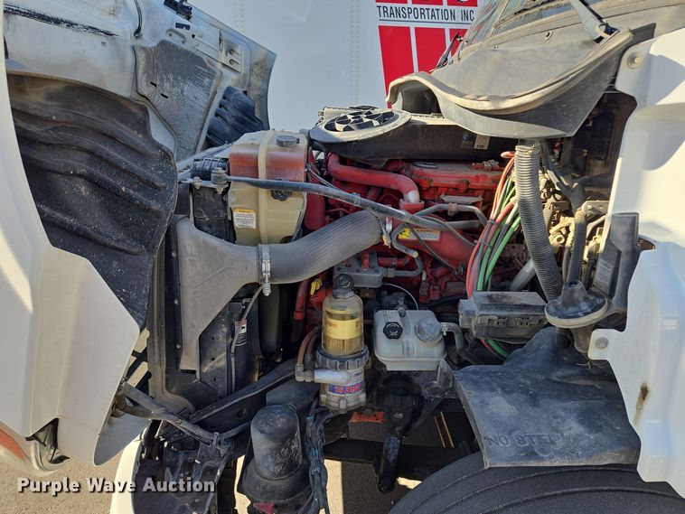 image for item EQ3883 2016 Freightliner  Cascadia semi truck