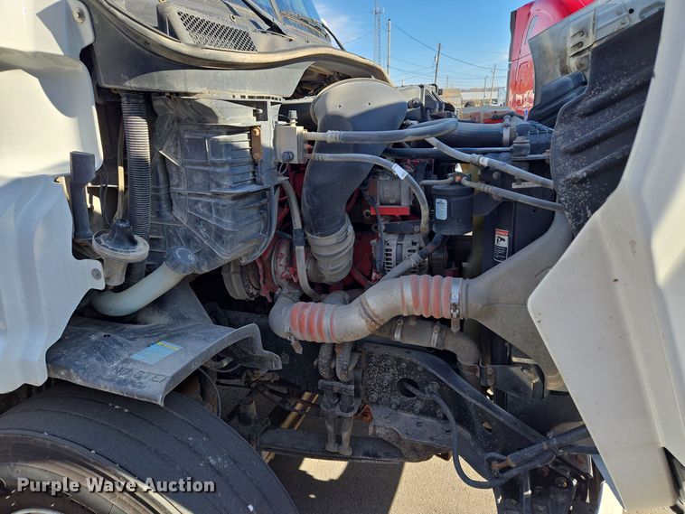 image for item EQ3883 2016 Freightliner  Cascadia semi truck