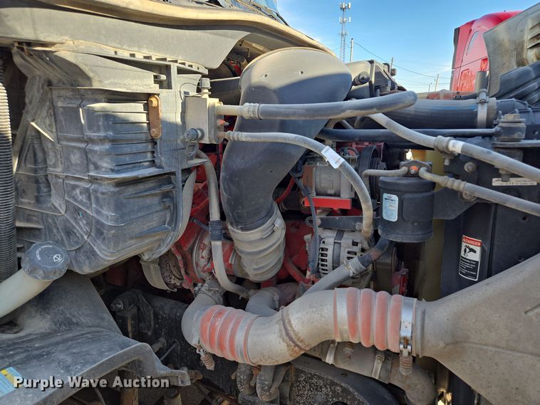 image for item EQ3883 2016 Freightliner  Cascadia semi truck