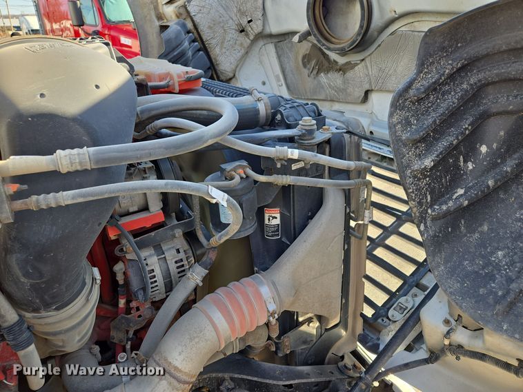 image for item EQ3883 2016 Freightliner  Cascadia semi truck